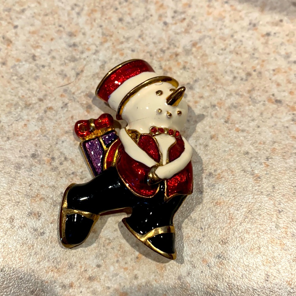 Snowman pin by Premier